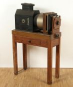 <de>EPIDIASKOP, Projektor auf Holzgestell, H 132, L 80, DEUTSCH, um 1920</de>