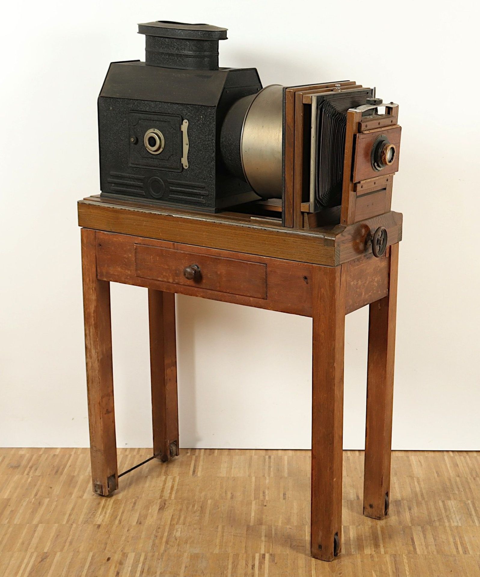 EPIDIASKOP, Projektor auf Holzgestell, H 132, L 80, DEUTSCH, um 1920