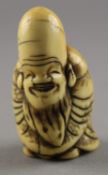 <de>NETSUKE FUKUROKUJU, Elfenbein, stehende Darstellung der Gottheit, Details und Stoffmuster geschw