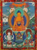 <de>THANGKA BUDDHA SHAKYAMUNI, Gouache auf Stoff, 70 x 50, traditionell montiert, TIBET, 20.Jh.</de>