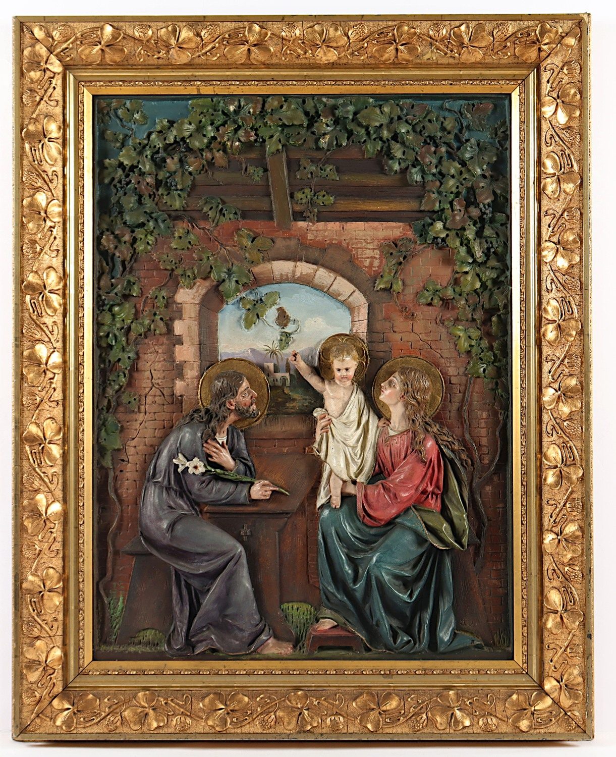 DIE HEILIGE FAMILIE, Gipsrelief, polychrom bemalt, originaler Goldstuckrahmen, 82 x 67, besch.,