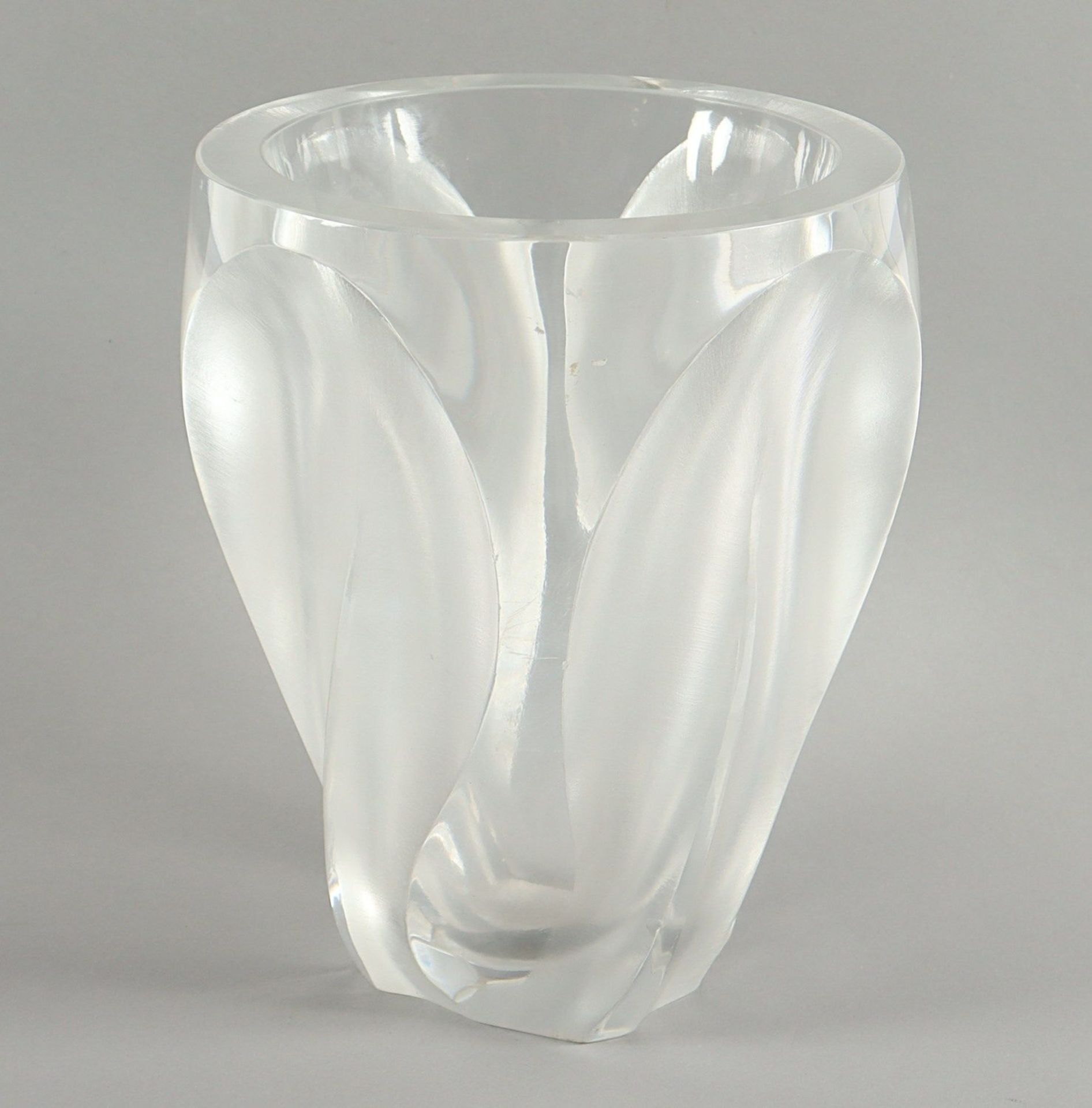 VASE, farbloses Glas, geätzt und geschliffen, besch., H 27, LALIQUE