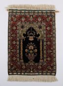 <de>KLEINER TEPPICH HEREKE, Türkei, Seide, 58 x 42, Zustand B</de>