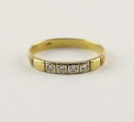 <de>DAMENRING, 585/ooo Gelbgold, besetzt mit kleinen Diamanten von zusammen ca. 0,20 ct., RG 57, 2,5