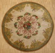 <de>RUNDER SAVONNERIE-TEPPICH, Aubusson, Dm 235, Zustand B/C</de>