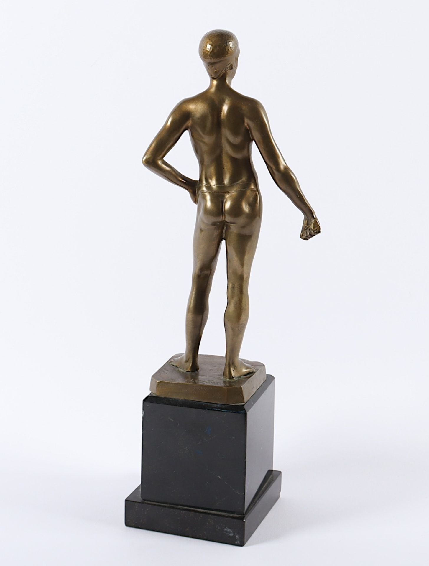<de>HOFFMANN, Otto (Deutscher Bildhauer. Tätig um 1885-1915), "Stehender Athlet", Bronze, H 26, auf  - Bild 3 aus 4