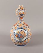 IMARI-DOPPELKÜRBISVASE, Porzellan,