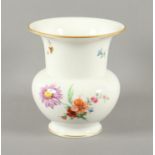 VASE MIT BLUMENDEKOR, KPM BERLIN, UM 1900