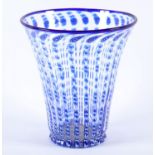 VASE, farbloses Glas mit blau-weißen,