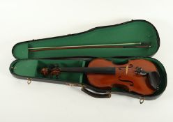 VIOLINE, mit Bogen und Koffer, L 60,