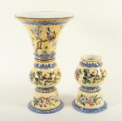 ZIERVASE, Fayence, polychrom bemalt,