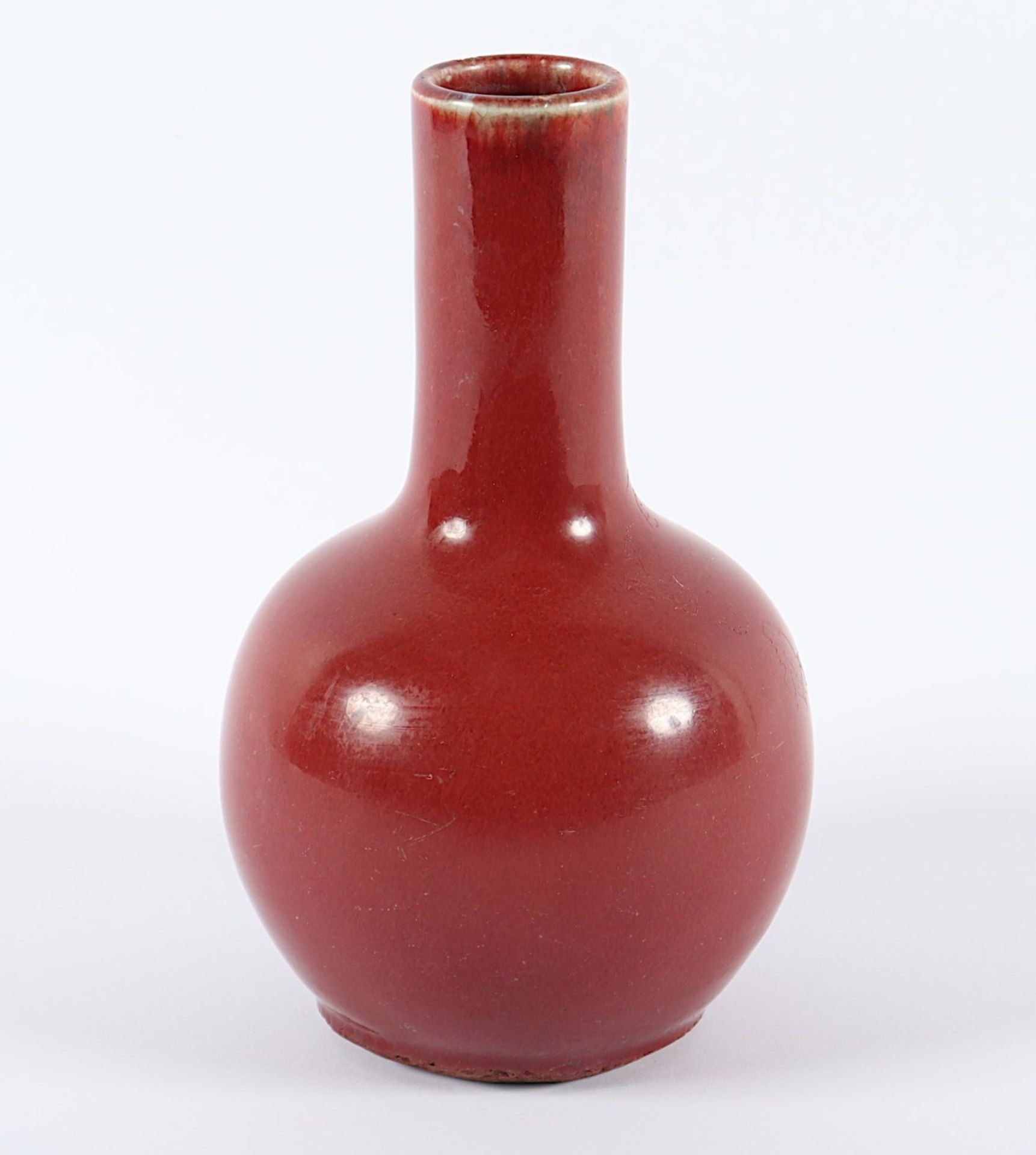 VASE, Porzellan, kupferrote Glasur, H