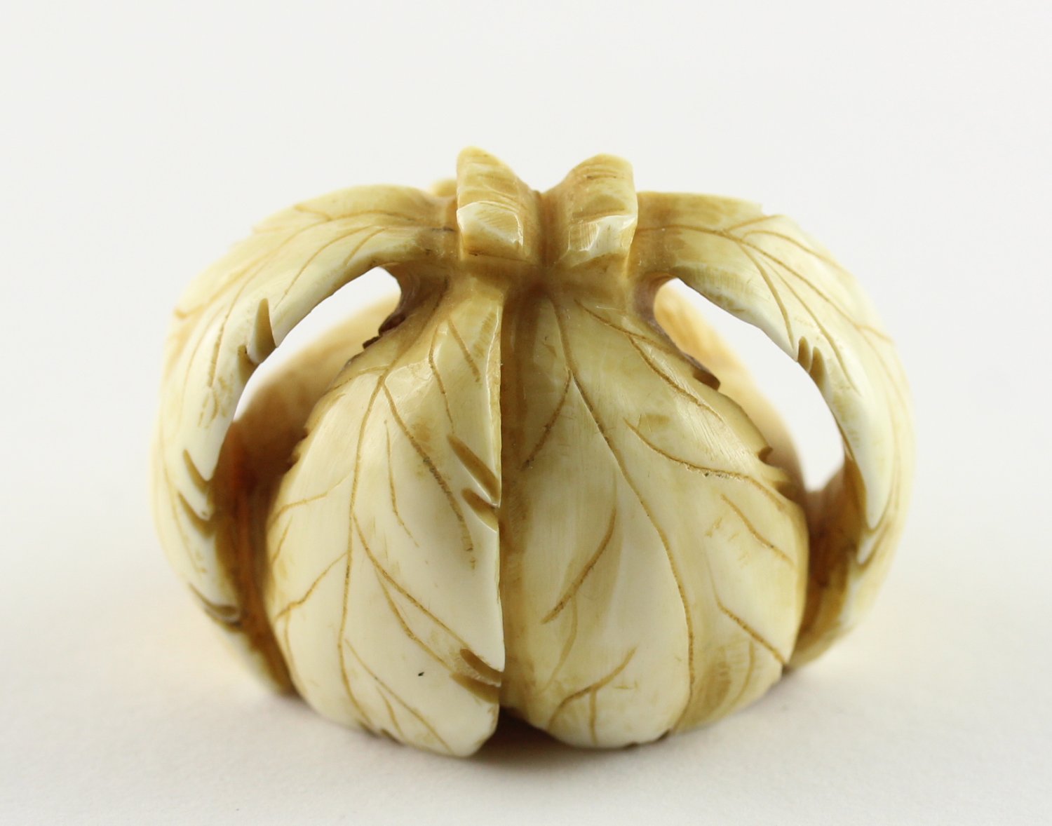 NETSUKE RATTE AUF RETTICH, Elfenbein, - Image 3 of 5