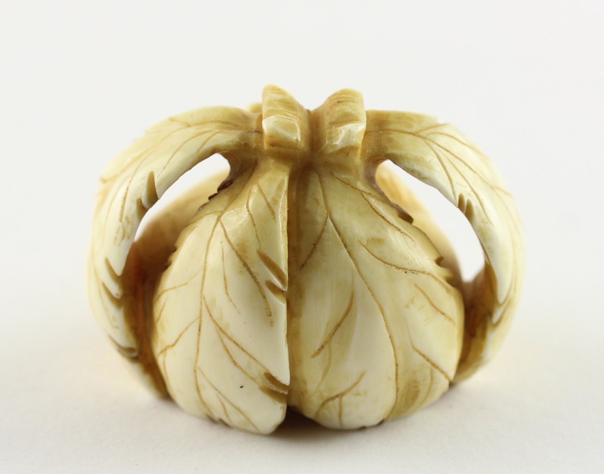 NETSUKE RATTE AUF RETTICH, Elfenbein, - Bild 3 aus 5