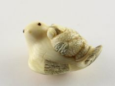 NETSUKE SHITAKIRI SUZUME, Elfenbein,