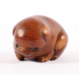 NETSUKE WELPE, Nuss, Augen schwarzes