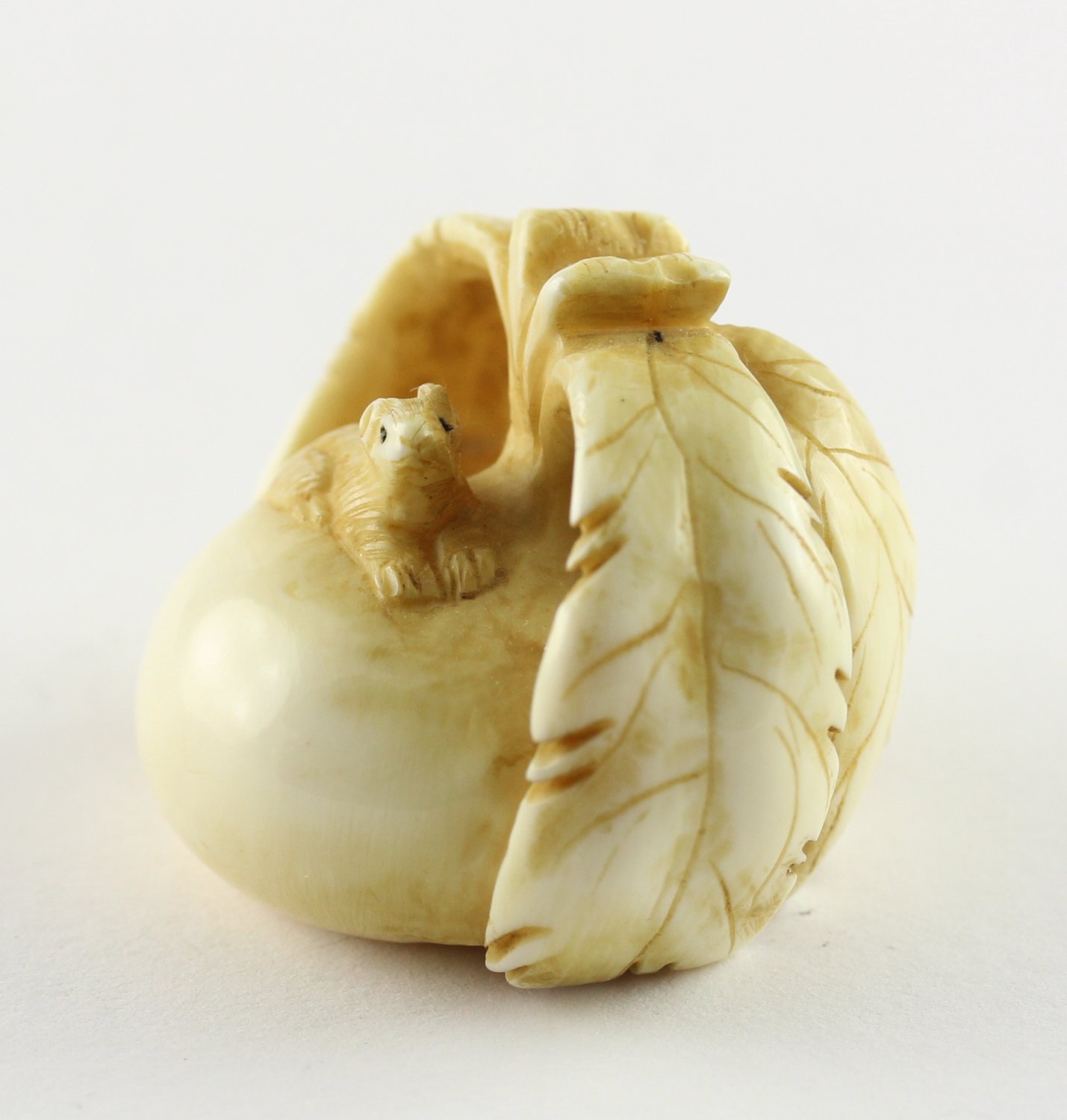 NETSUKE RATTE AUF RETTICH, Elfenbein, - Image 2 of 5