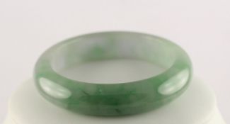 JADEARMREIF, hellgrüner Jade, runder