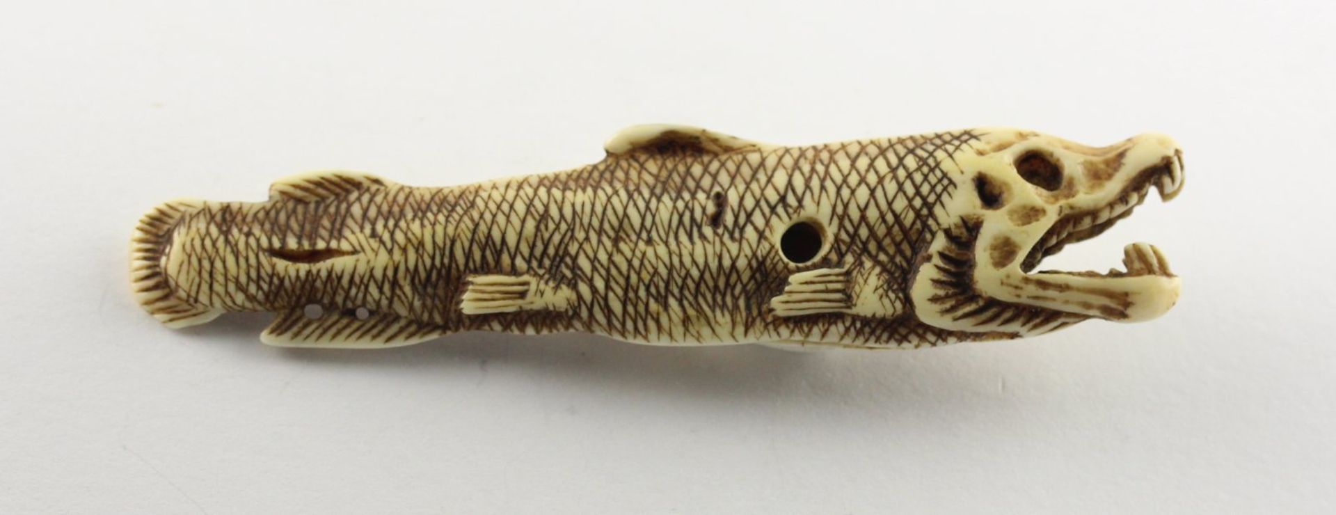 NETSUKE GETROCKNETER FISCH, Bein, - Bild 2 aus 2