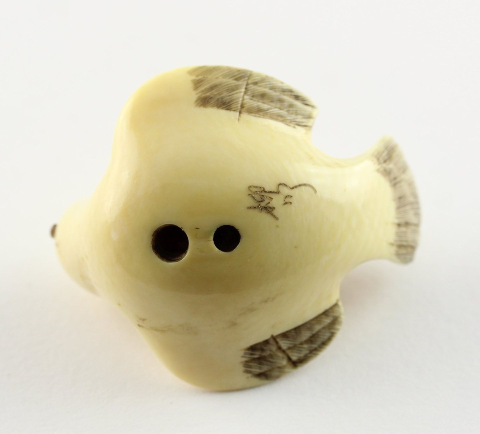 NETSUKE SHITAKIRI SUZUME, Elfenbein, - Bild 5 aus 5