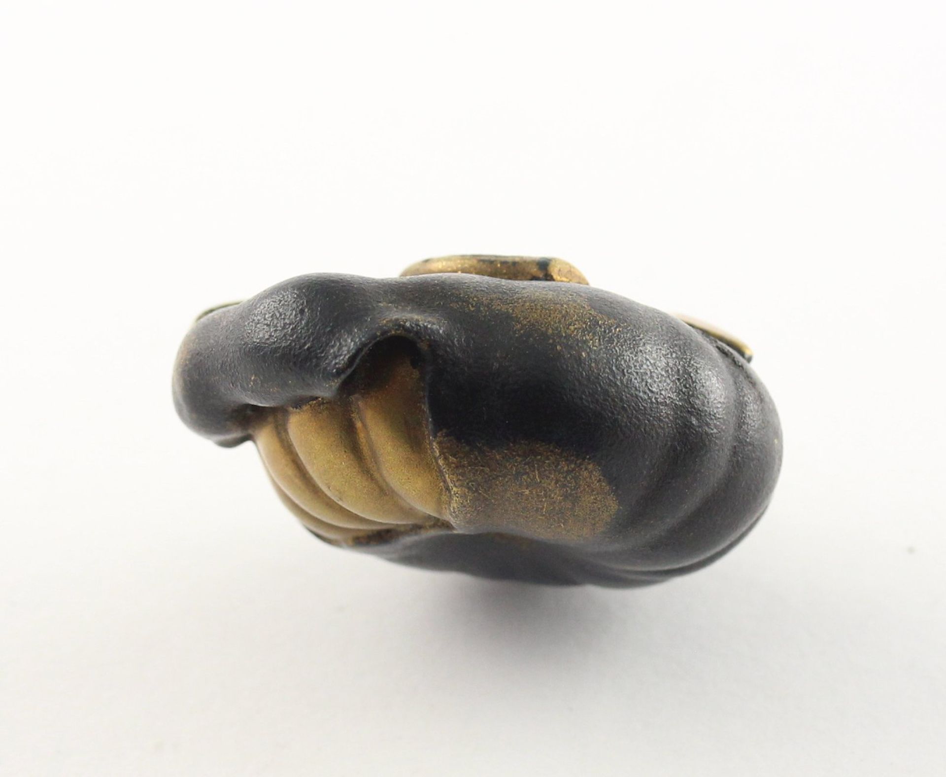 DREI NETSUKE, a) großes Manju, Holz - Bild 3 aus 12