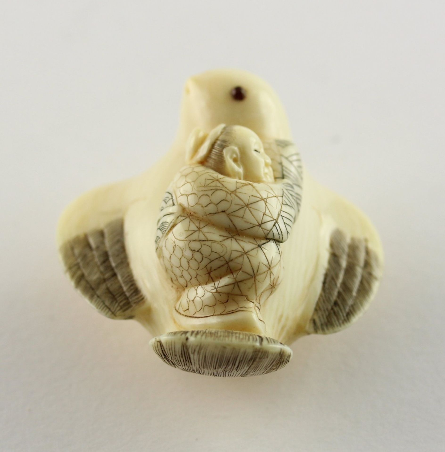 NETSUKE SHITAKIRI SUZUME, Elfenbein, - Bild 2 aus 5