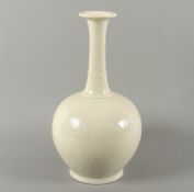 VASE, Porzellan, beigefarben glasiert,