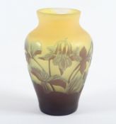 KLEINE VASE, farbloses Glas, violett