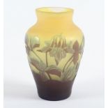 KLEINE VASE, farbloses Glas, violett