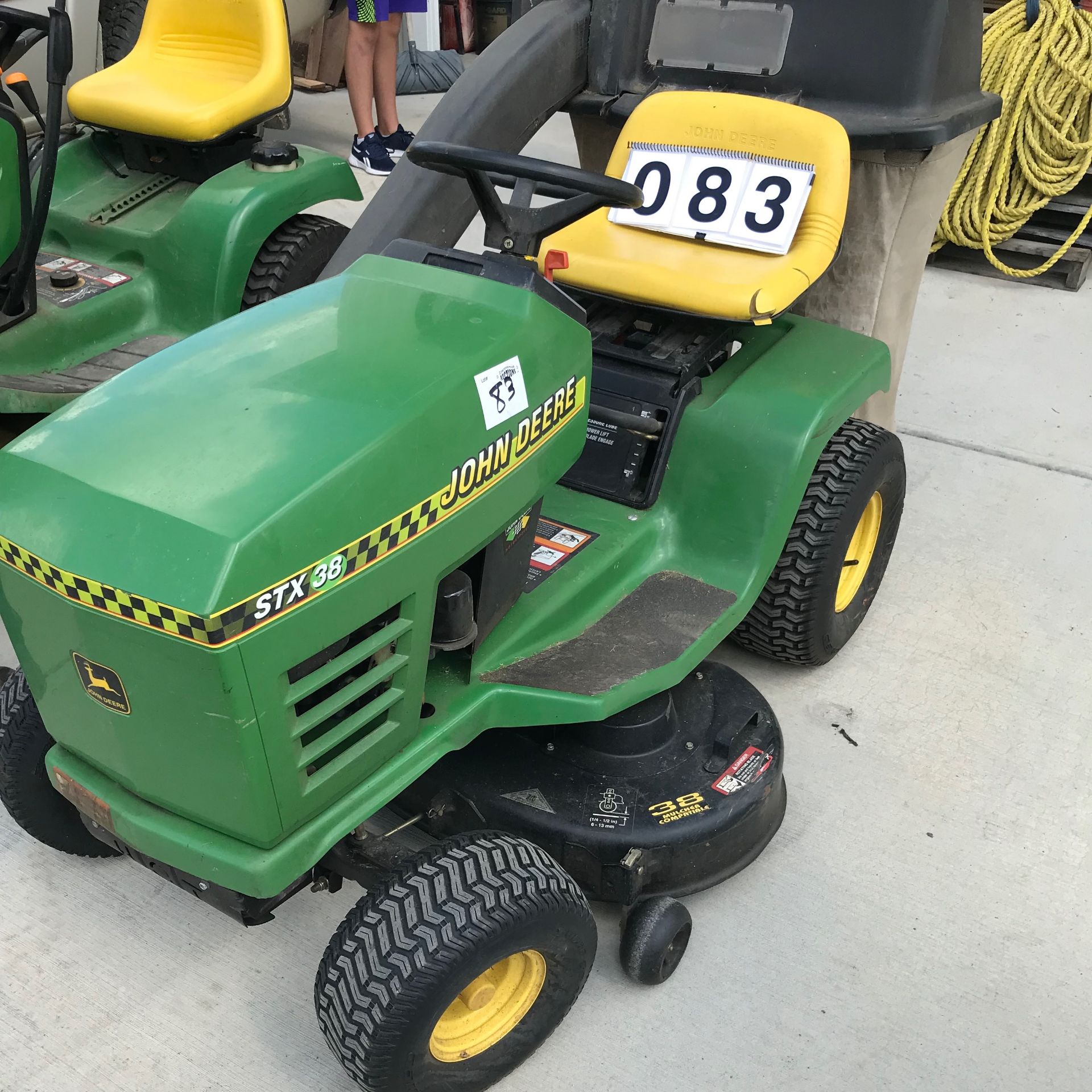 John Deere STX 38 Riding lawn mower/catcher