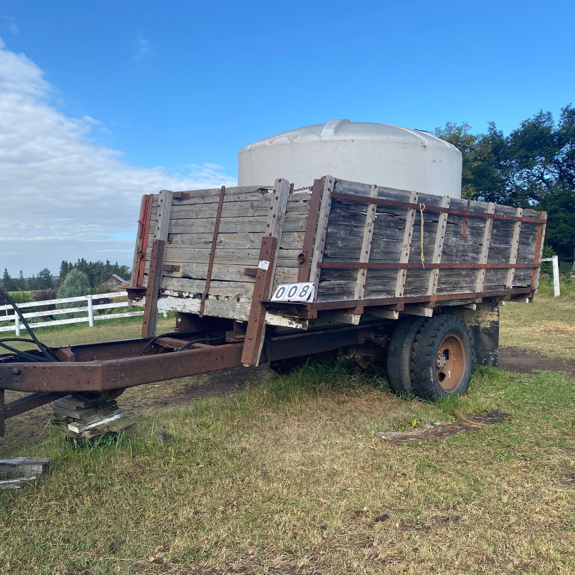 1250 gal water tank on trailer