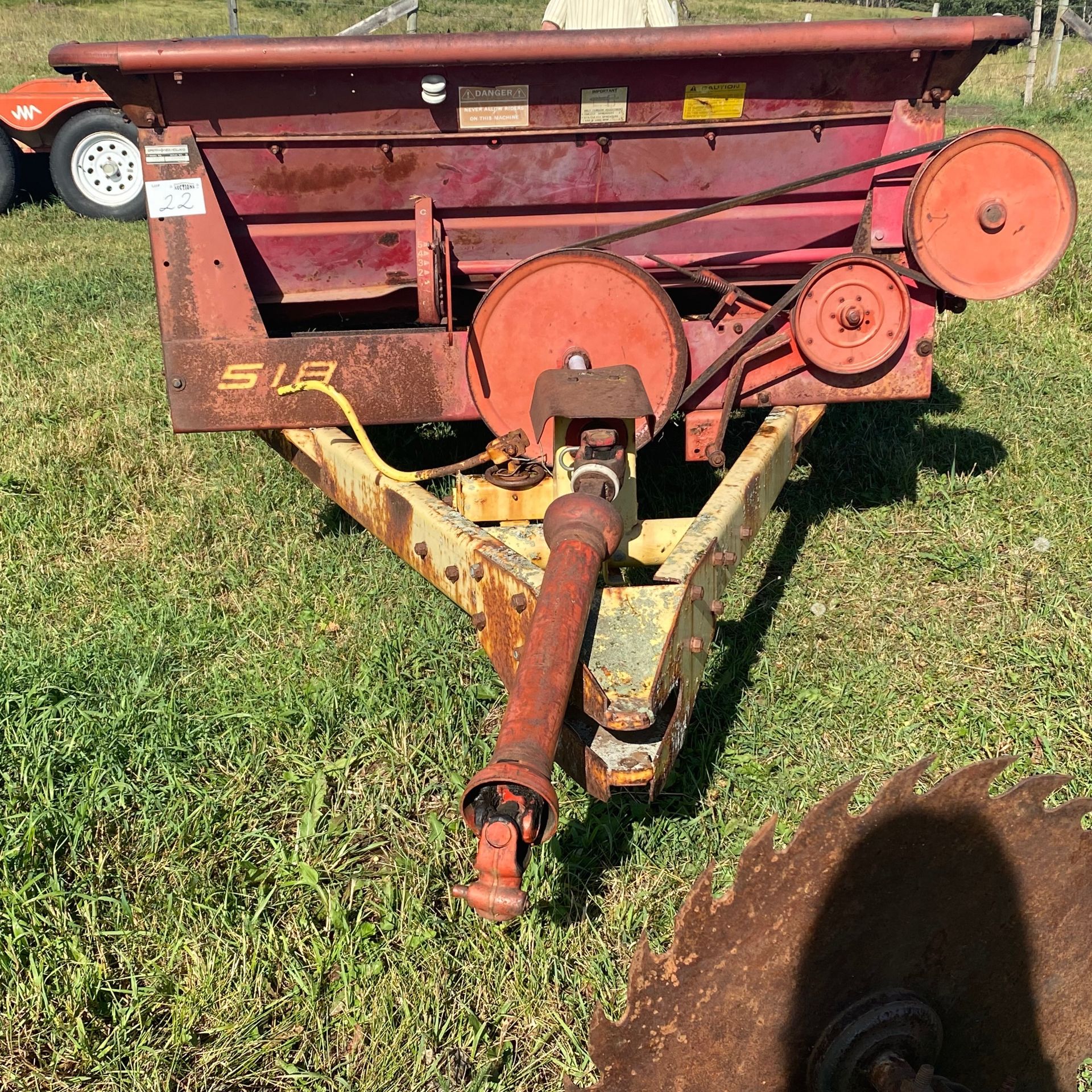 New Holland 518 manure spreader - needs floor - Image 2 of 2