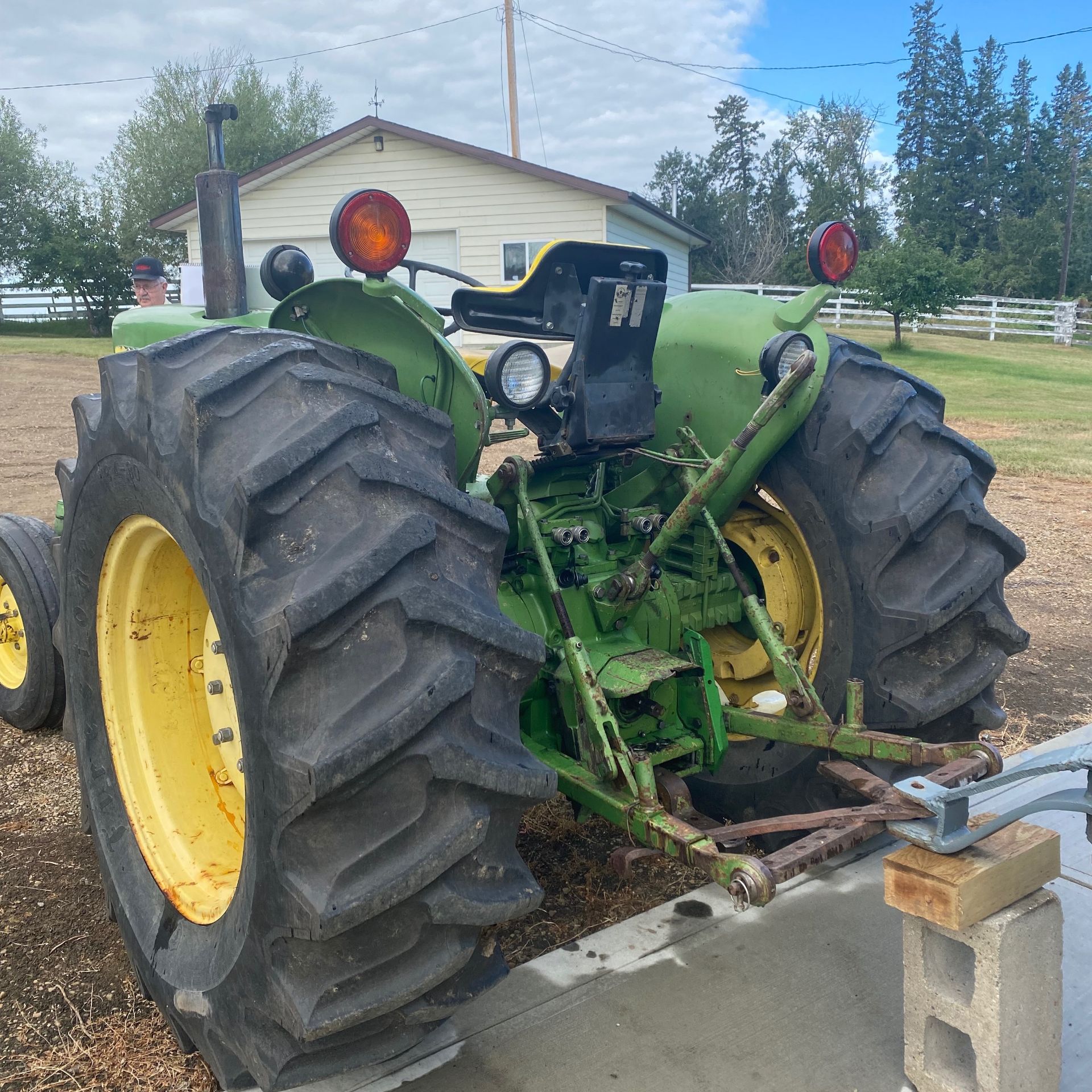 John Deere 2130 - 3497 hours, diesel, excellent rubber - Image 4 of 9