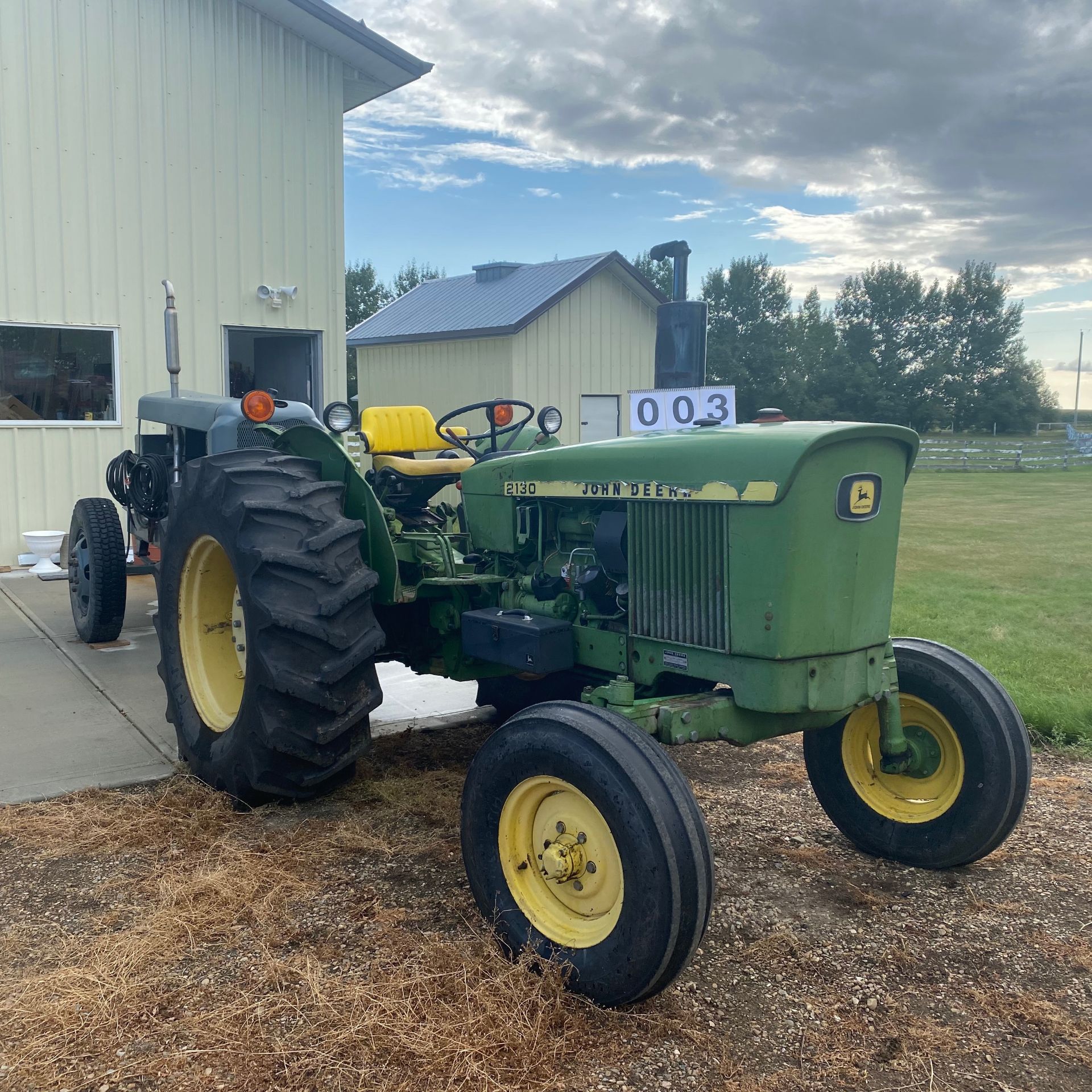 John Deere 2130 - 3497 hours, diesel, excellent rubber