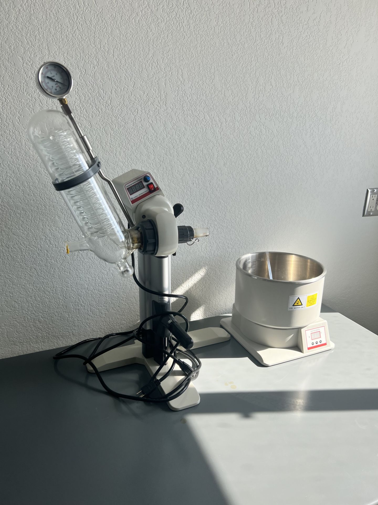 Used Across International 2 L (.53 Gal) Table Top Rotary Evaporator w/ Chiller