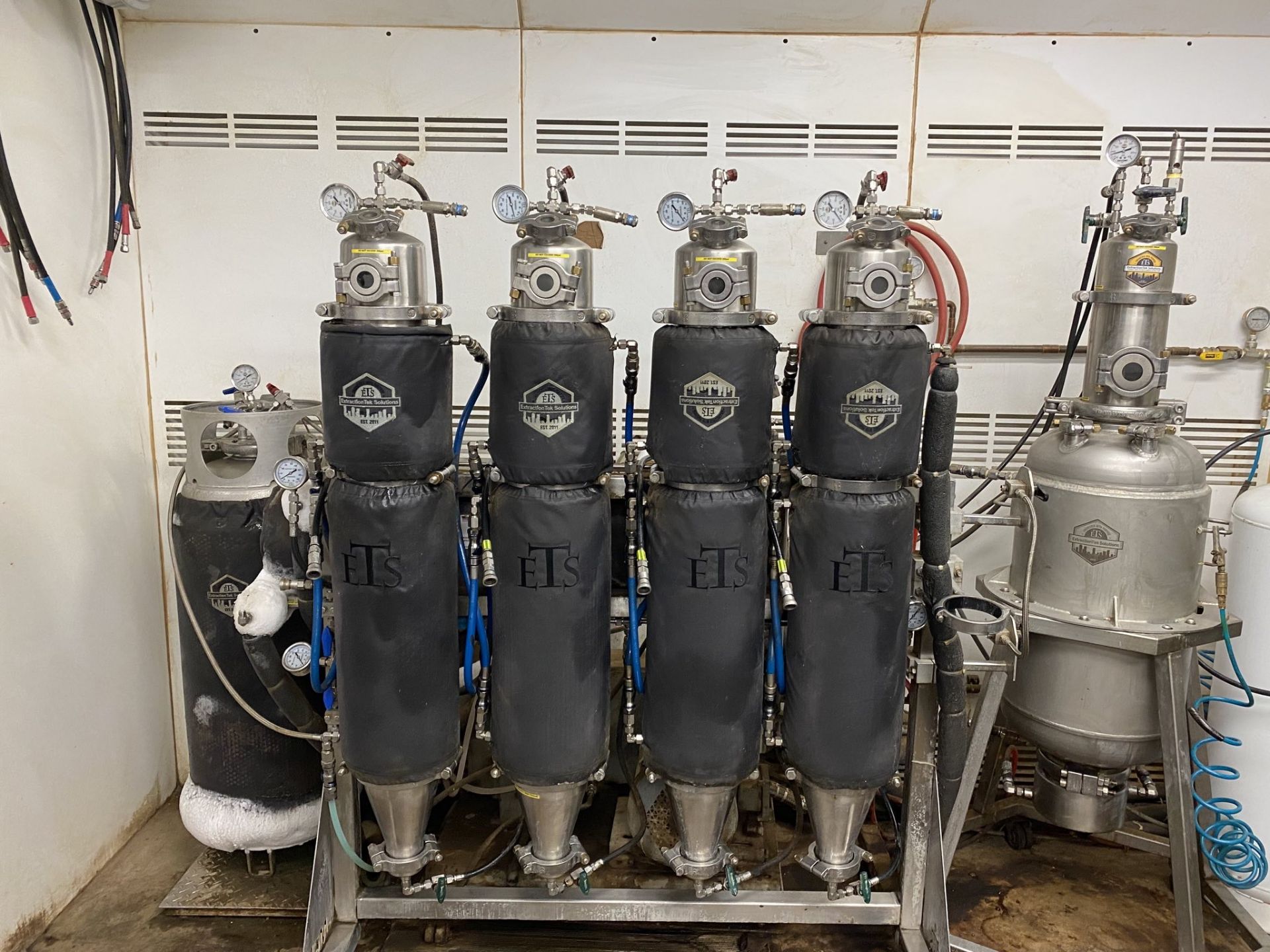 Used Extraction Tek MEP 70 system w/ Corken T91 Fast Recovery Pump, and Chiller.
