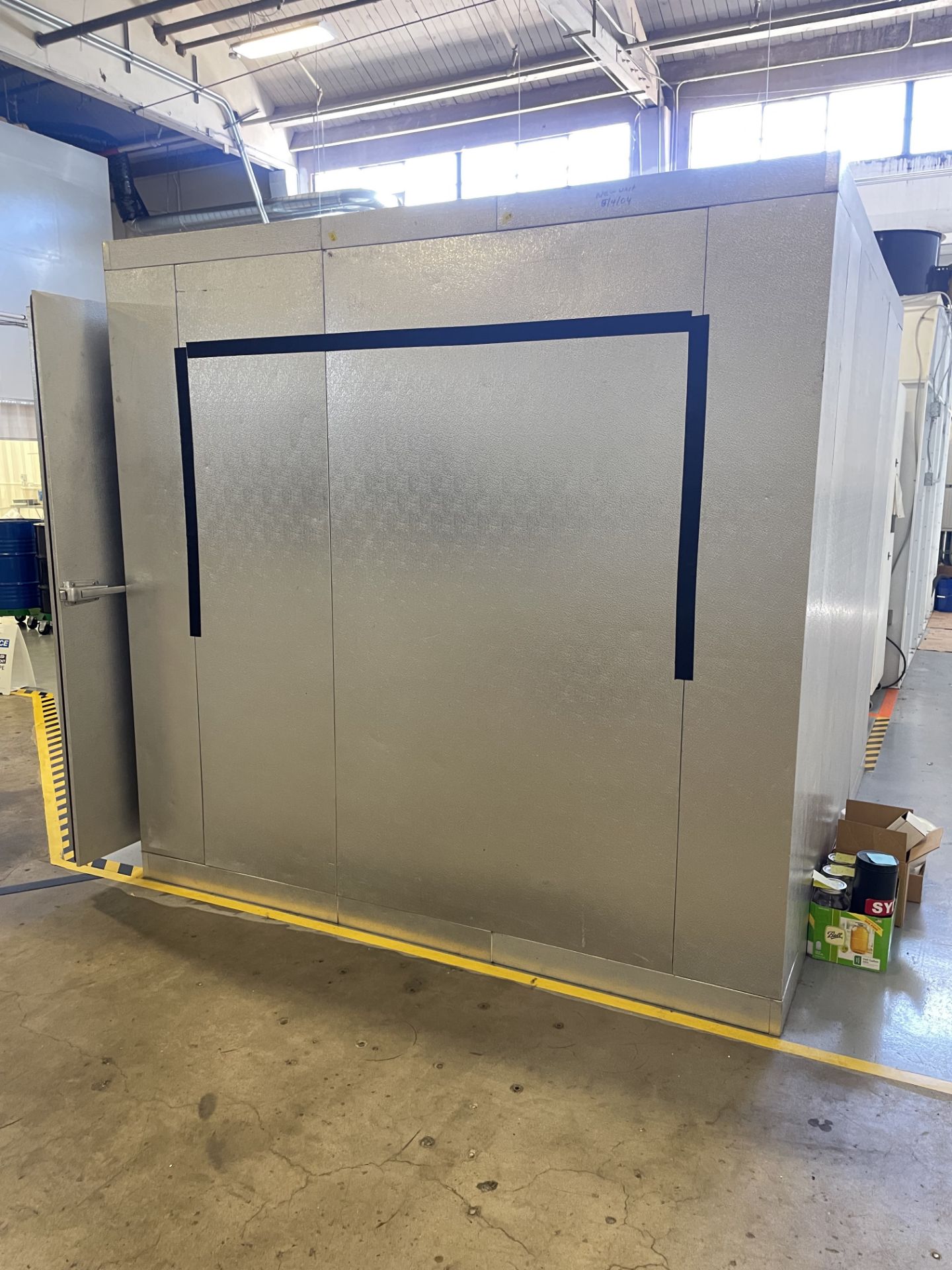 Used Norlake Walk in Cooler w/Cooling Unit. 93”L x 105”W x 90”H & Inner dims: 86”L x 97”W x 82”H - Image 9 of 15