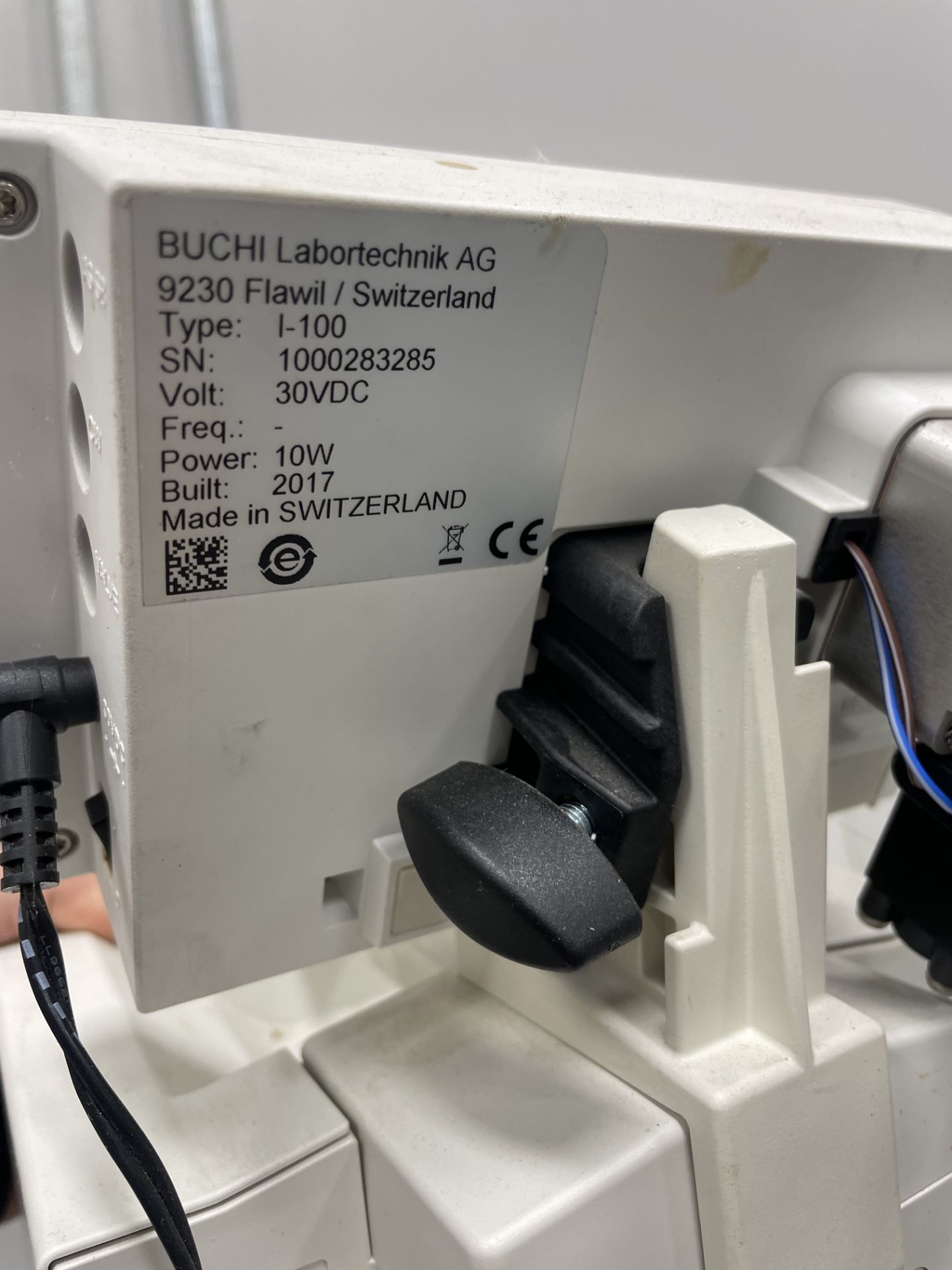 Used Buchi RotoVap R220 w/Julabo FT402, Buchi V100, and Thermo Scientific Chiller. Model R220. - Image 22 of 29