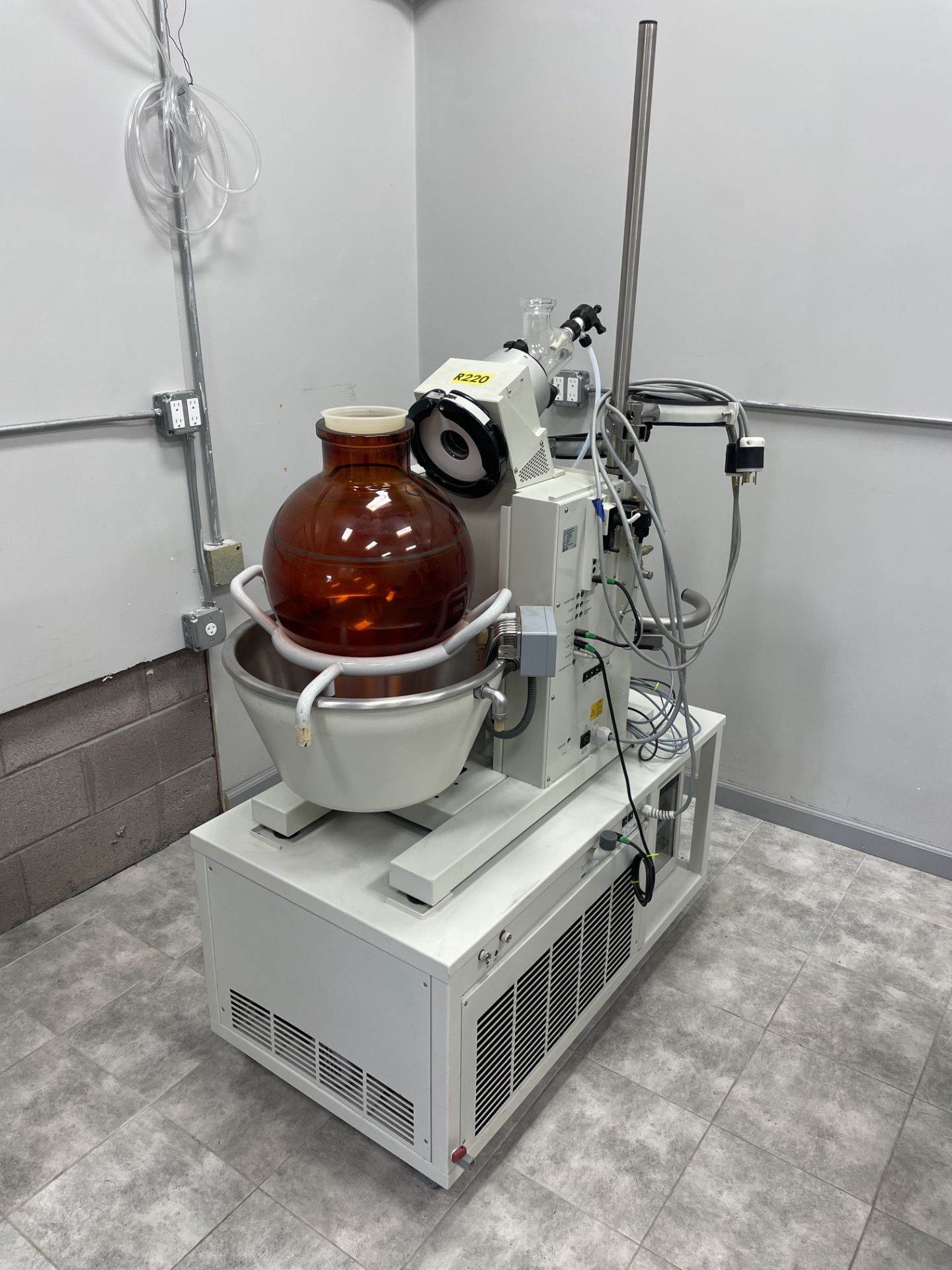 Used Buchi 20 L Rotary Evaporator System. Model R-220 PRO