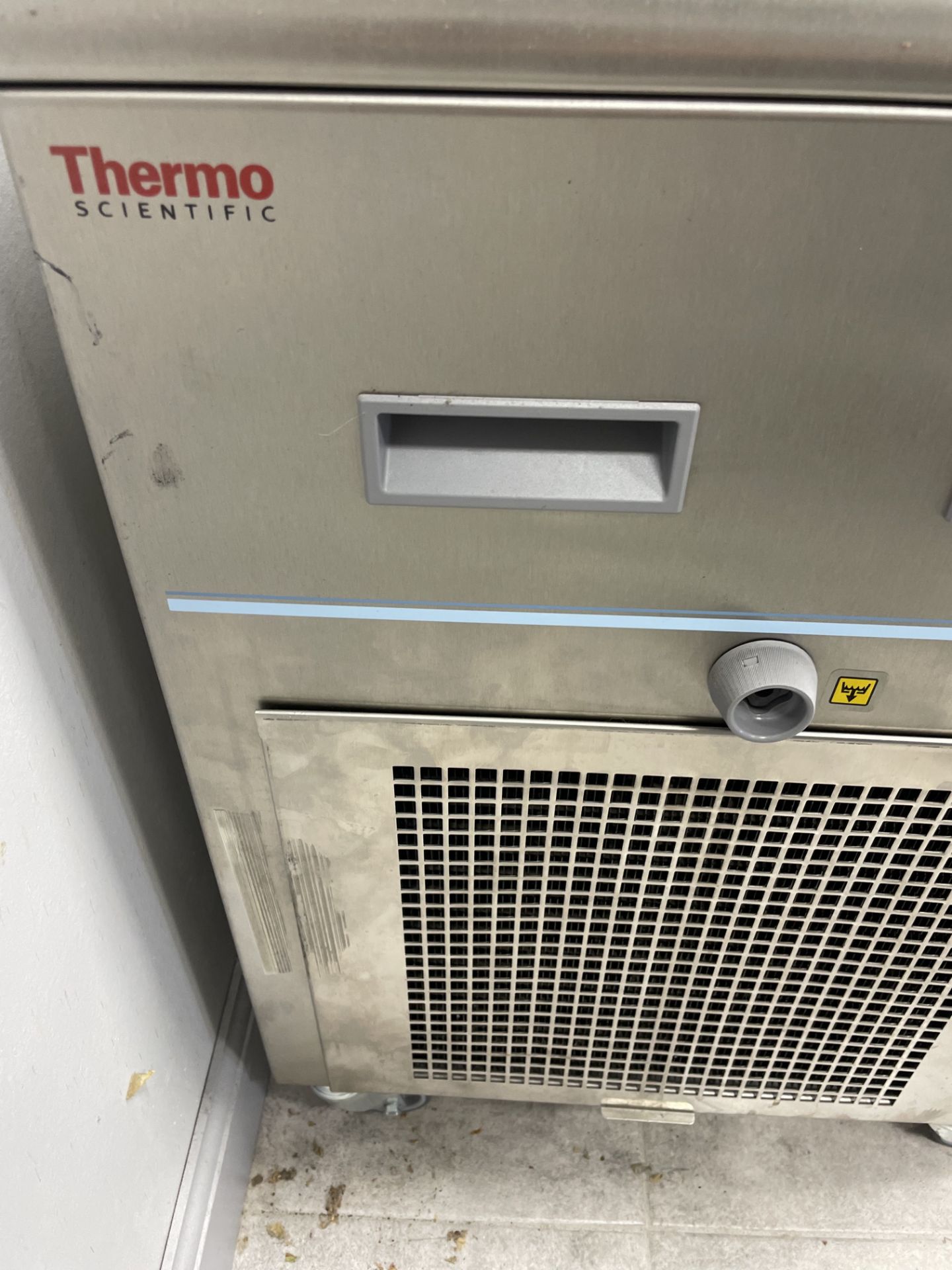 Used Buchi RotoVap R220 w/Julabo FT402, Buchi V100, and Thermo Scientific Chiller. Model R220. - Image 27 of 29