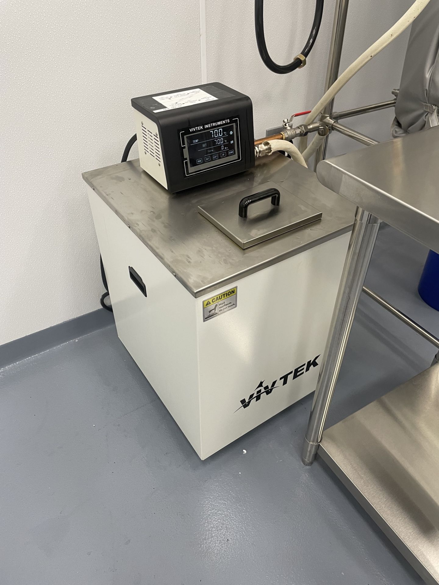 Used 200 L Agitated Jacketed Glass Reactor with Vivtek Chilling/ Heating Unit. - Image 7 of 11