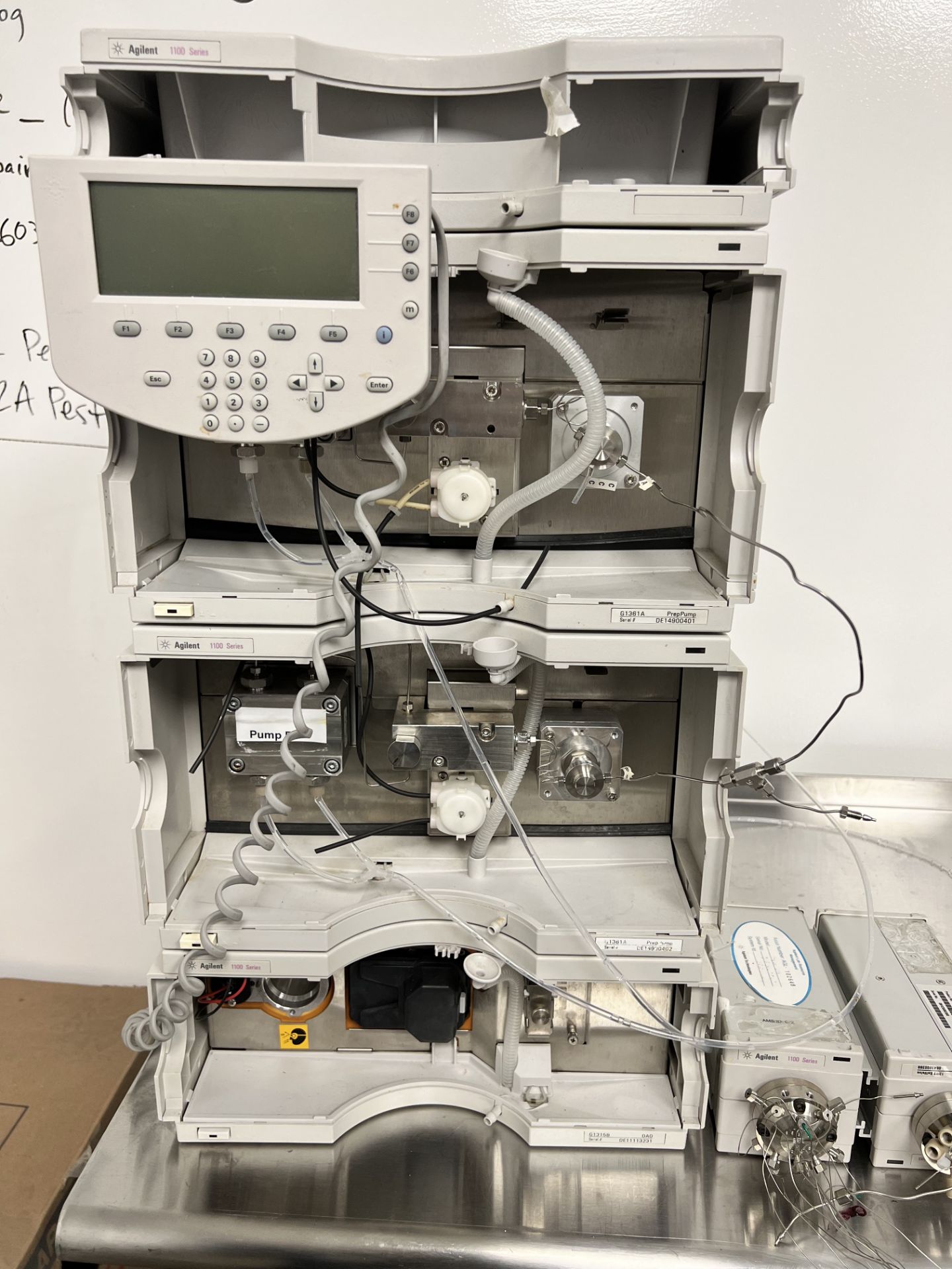 Used- Agilent HPLC 1100 Chromatography System. Supports efficient mixing and pulse-free pump action - Image 2 of 11