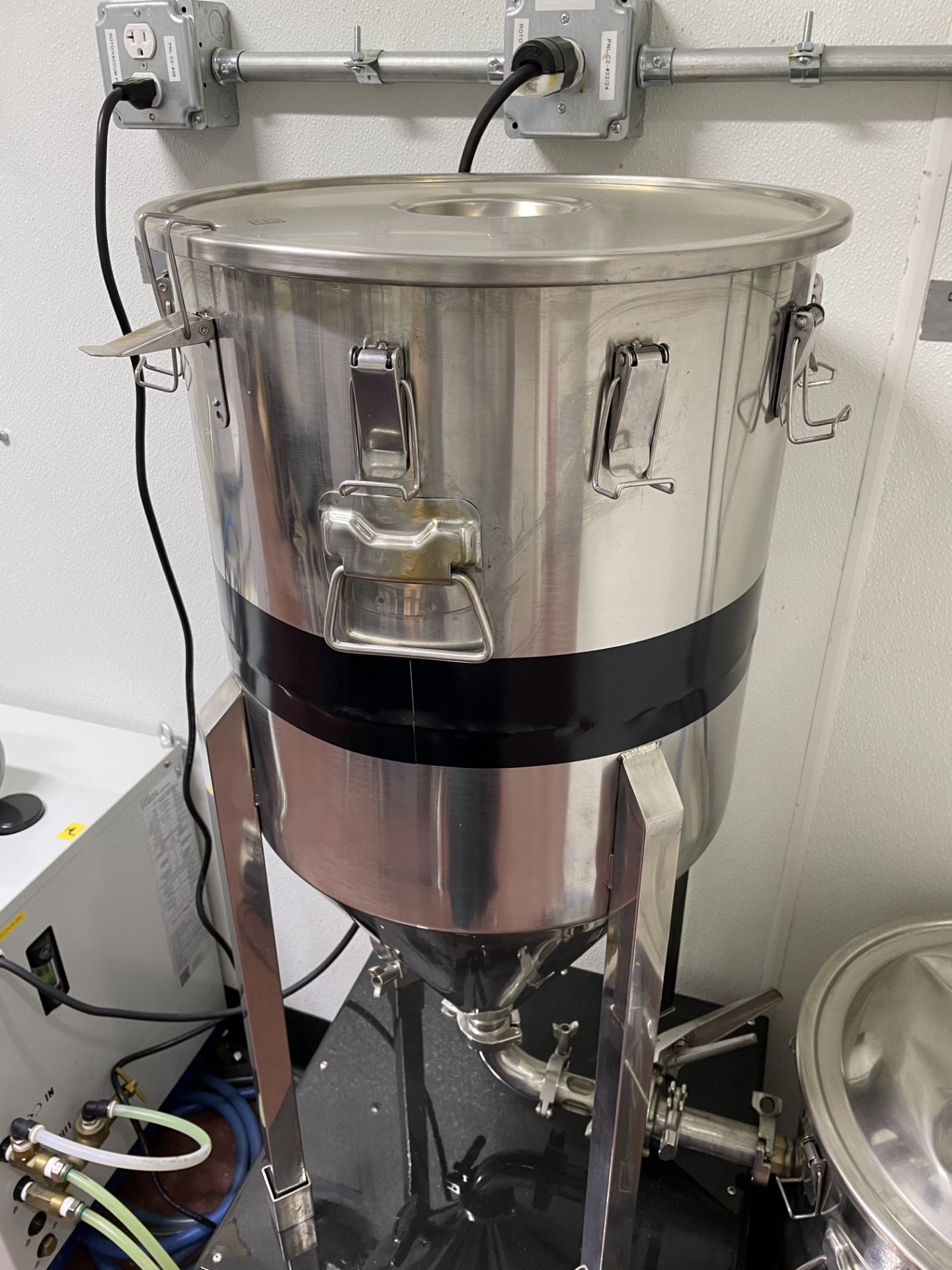 Used Winterization Full Set up w/ Across International 50 L SolventVap Rotary Evaporator - Image 31 of 48