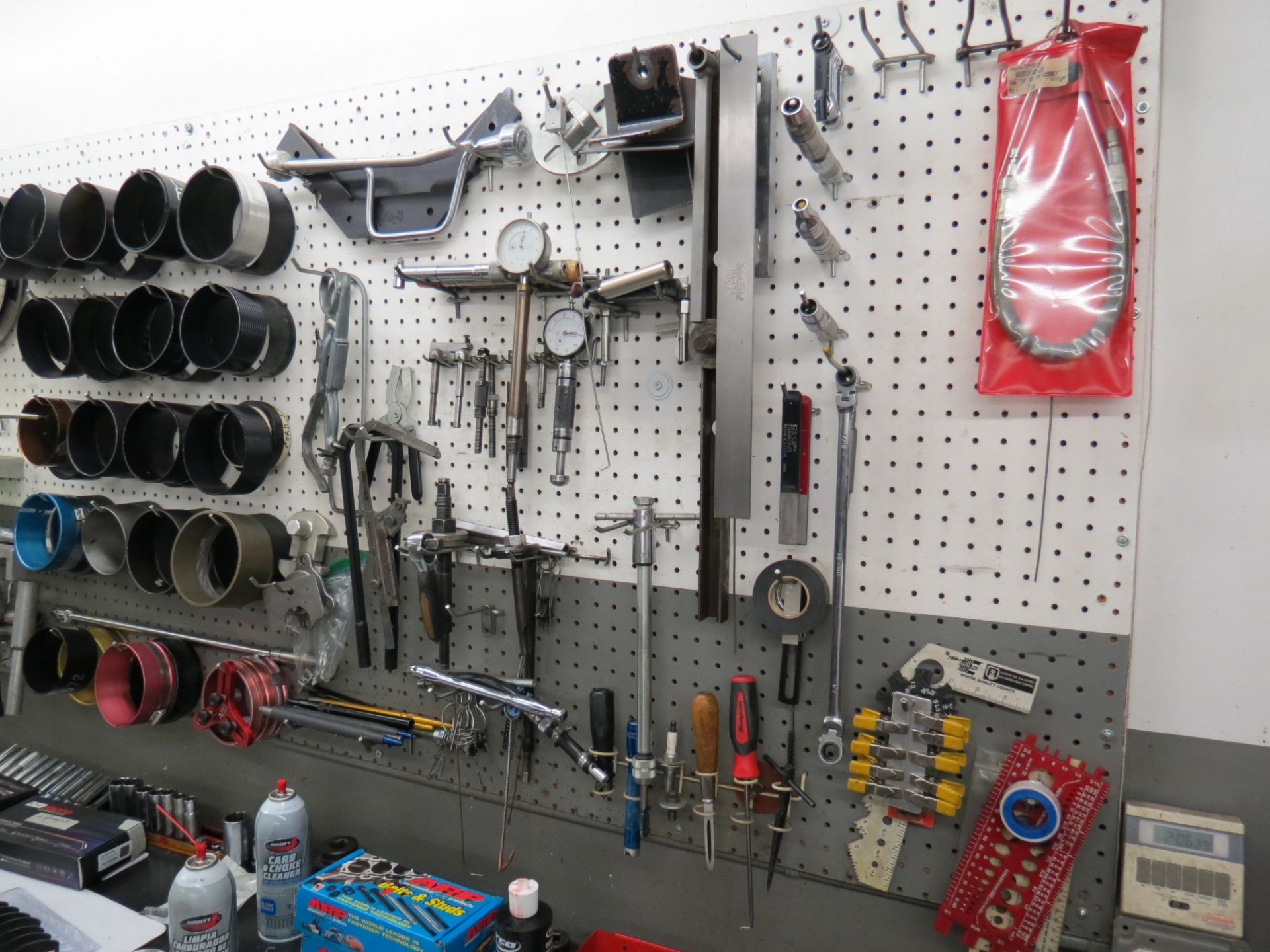 LOT OF ASSORTED TOOLS, CAM CHECKING TOOLS, SCREW DRIVERS, RATCHETS, SOCKETS, WRENCHES, CENTER - Image 4 of 6