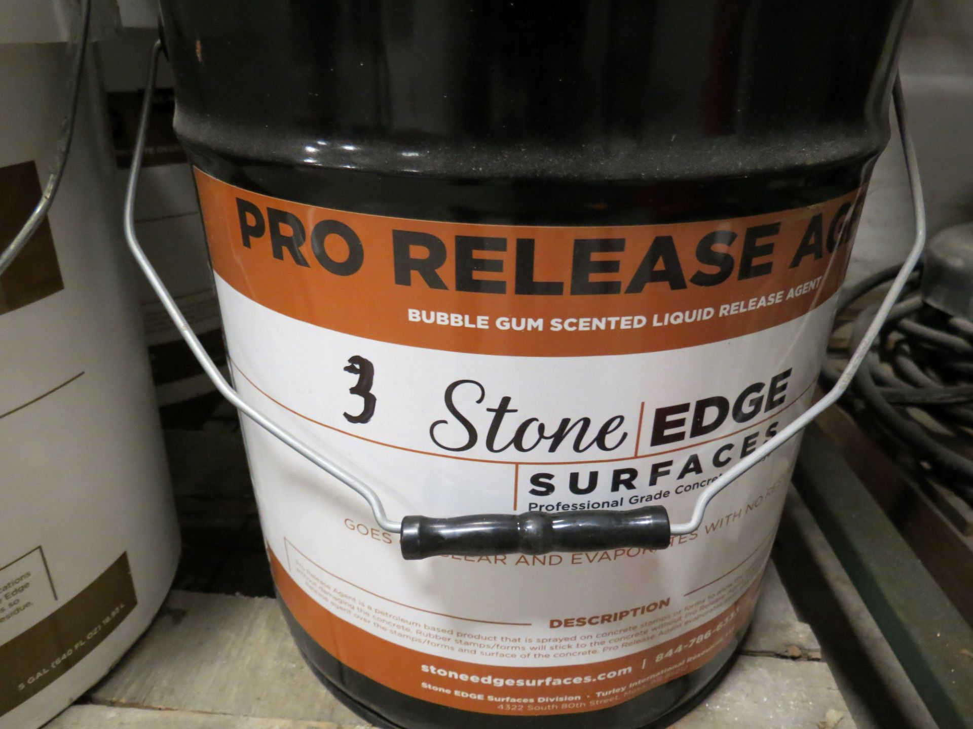 Lot Stone Edge Surfaces (3) Stone Edge Primer 100 5 Gal, (3) Stone Edge Pro Release Agent 5 Gal, (1) - Image 3 of 4