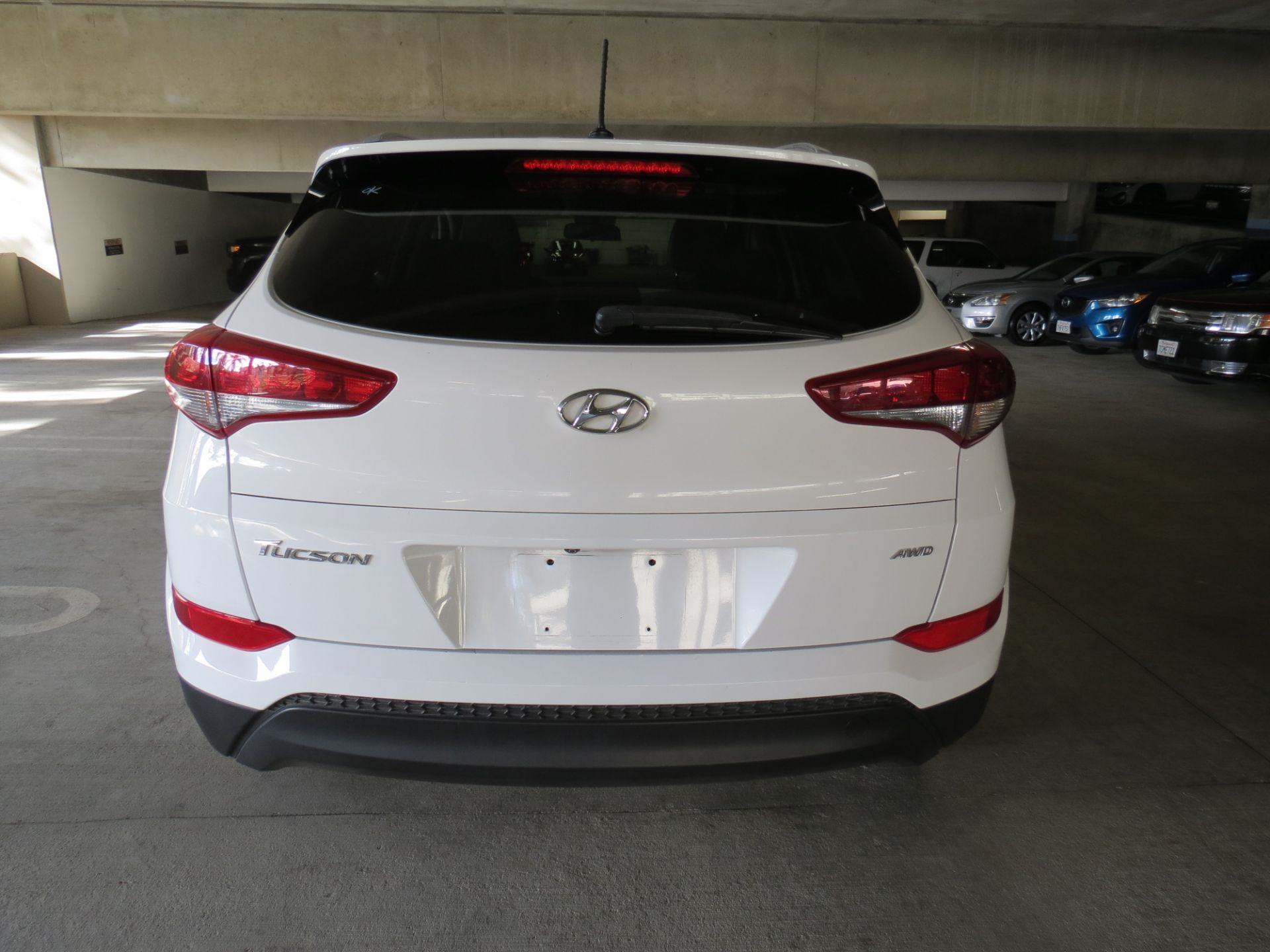 2017 HYUNDAI TUCSON COMPACT SUV, WHITE, 104,194 MILES, VIN:KM8J3CA48HU316776, LIC: 8KPU384 - Image 6 of 22