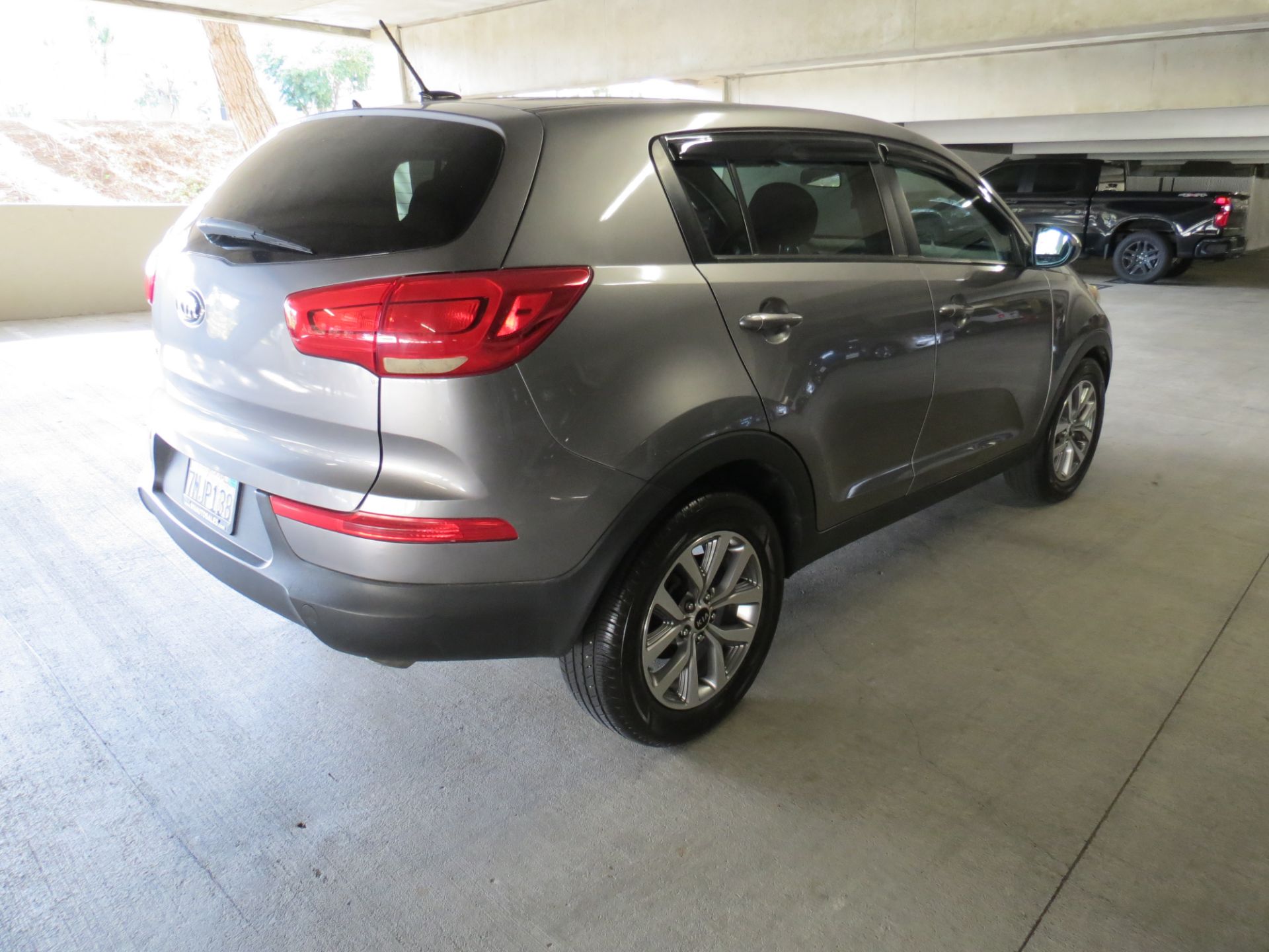 2016 KIA SPORTAGE CROSSOVER SUV, GRAY, 104,621 MILES, VIN: KNDPB3AC8G7820010, LIC: 7MJP138 - Image 5 of 26