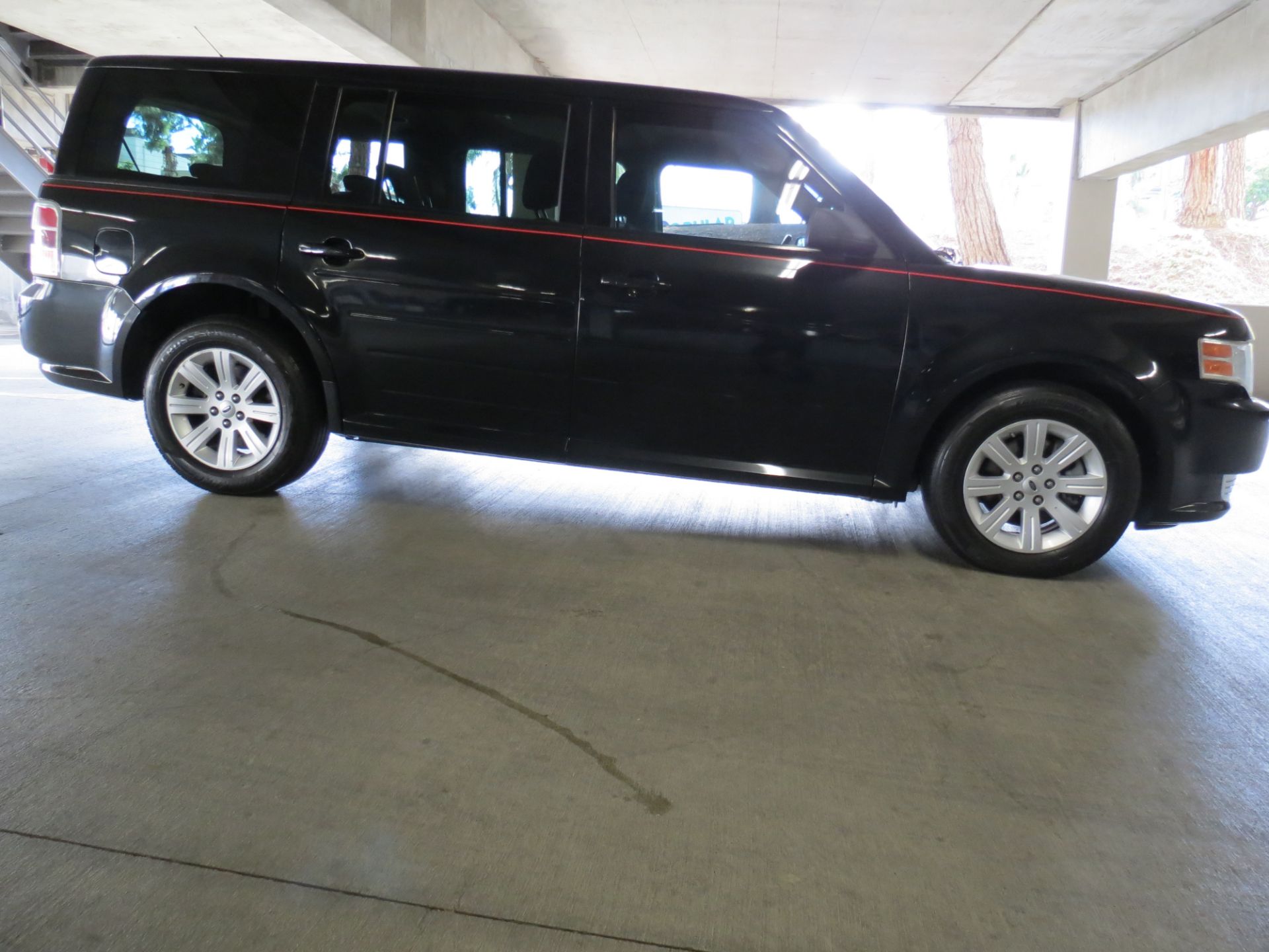 2011 FORD FLEX FULL SIZE CROSSOVER SUV, BLACK, 127,261 MILES, VIN: 2FMGK5BCBBD32669, LIC: 7GME721 - Image 8 of 32