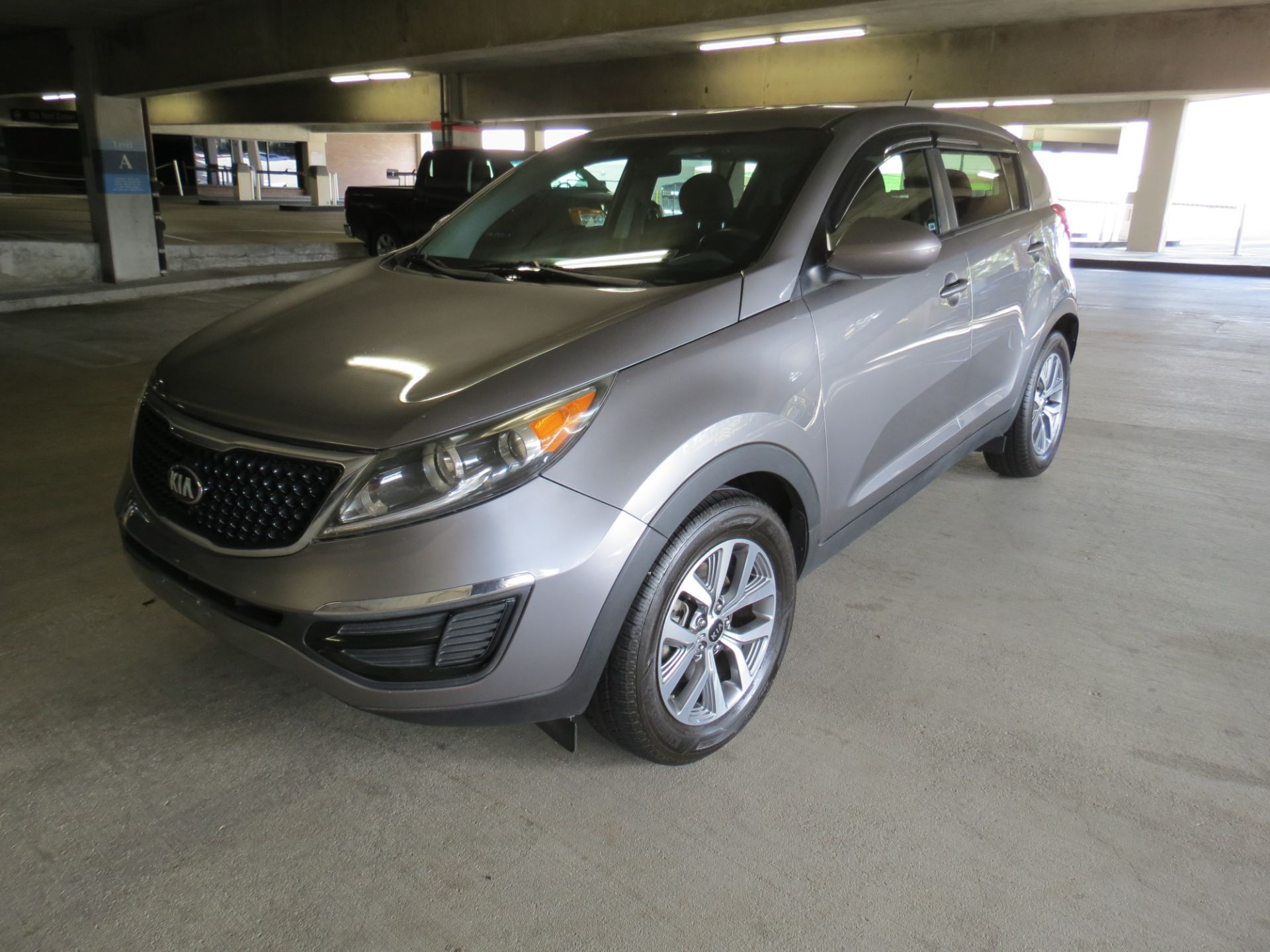 2016 KIA SPORTAGE CROSSOVER SUV, GRAY, 104,621 MILES, VIN: KNDPB3AC8G7820010, LIC: 7MJP138