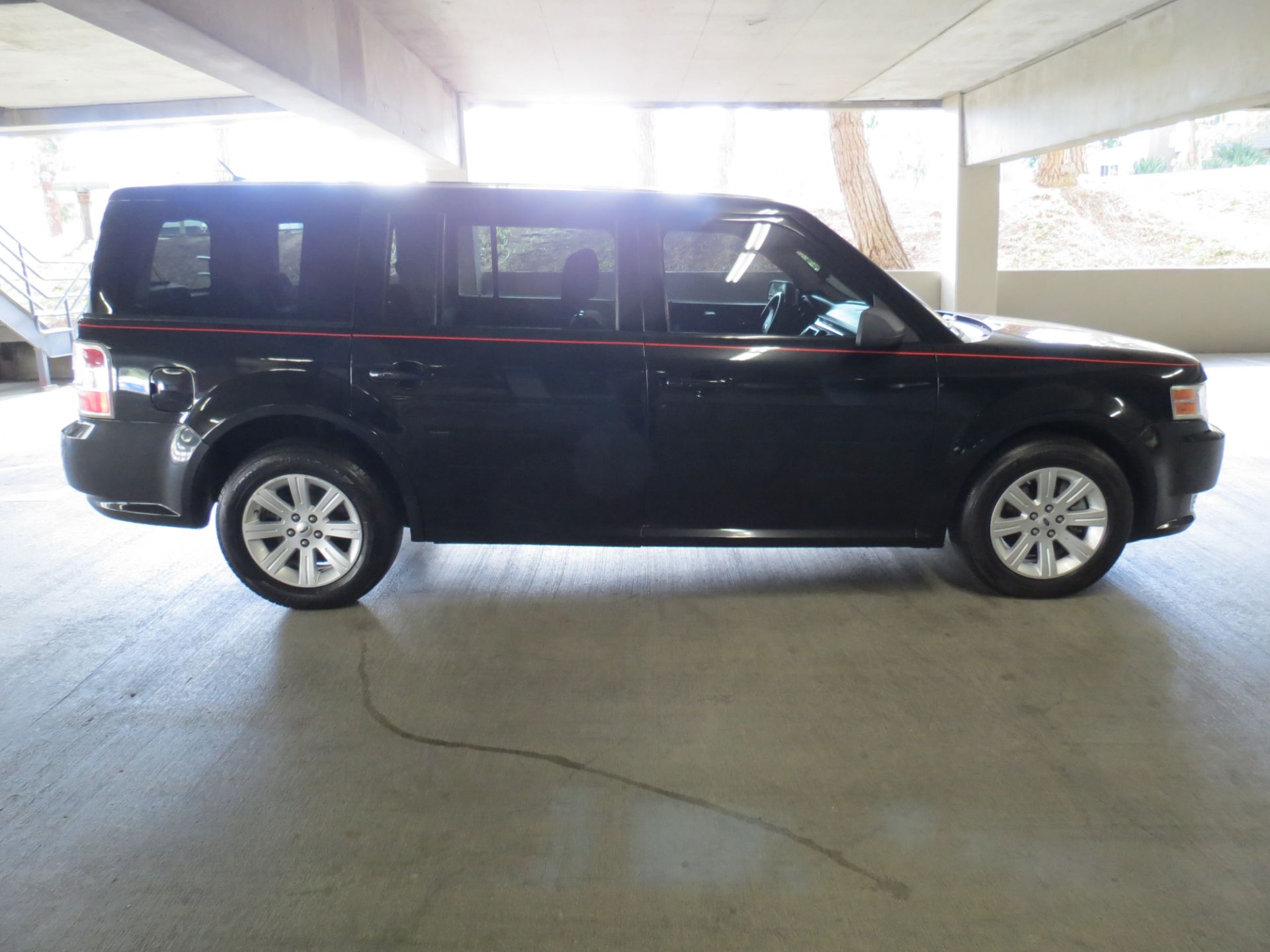 2011 FORD FLEX FULL SIZE CROSSOVER SUV, BLACK, 127,261 MILES, VIN: 2FMGK5BCBBD32669, LIC: 7GME721 - Image 4 of 32